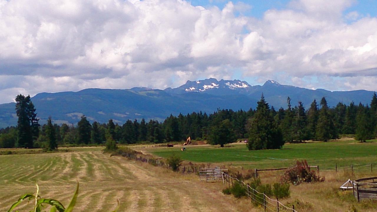Paradise Acres Ranch Nanoose Bay Exterior photo