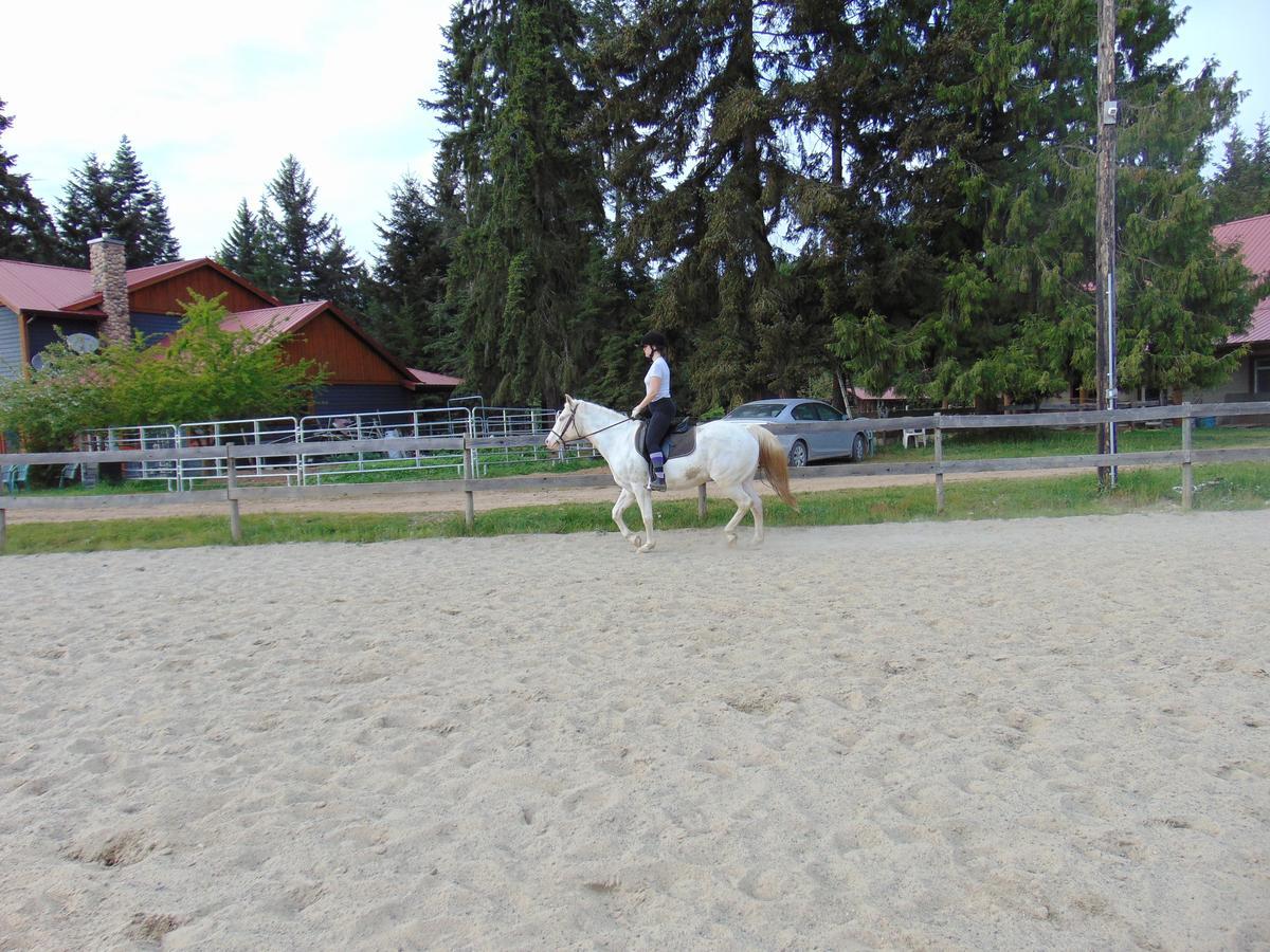Paradise Acres Ranch Nanoose Bay Exterior photo