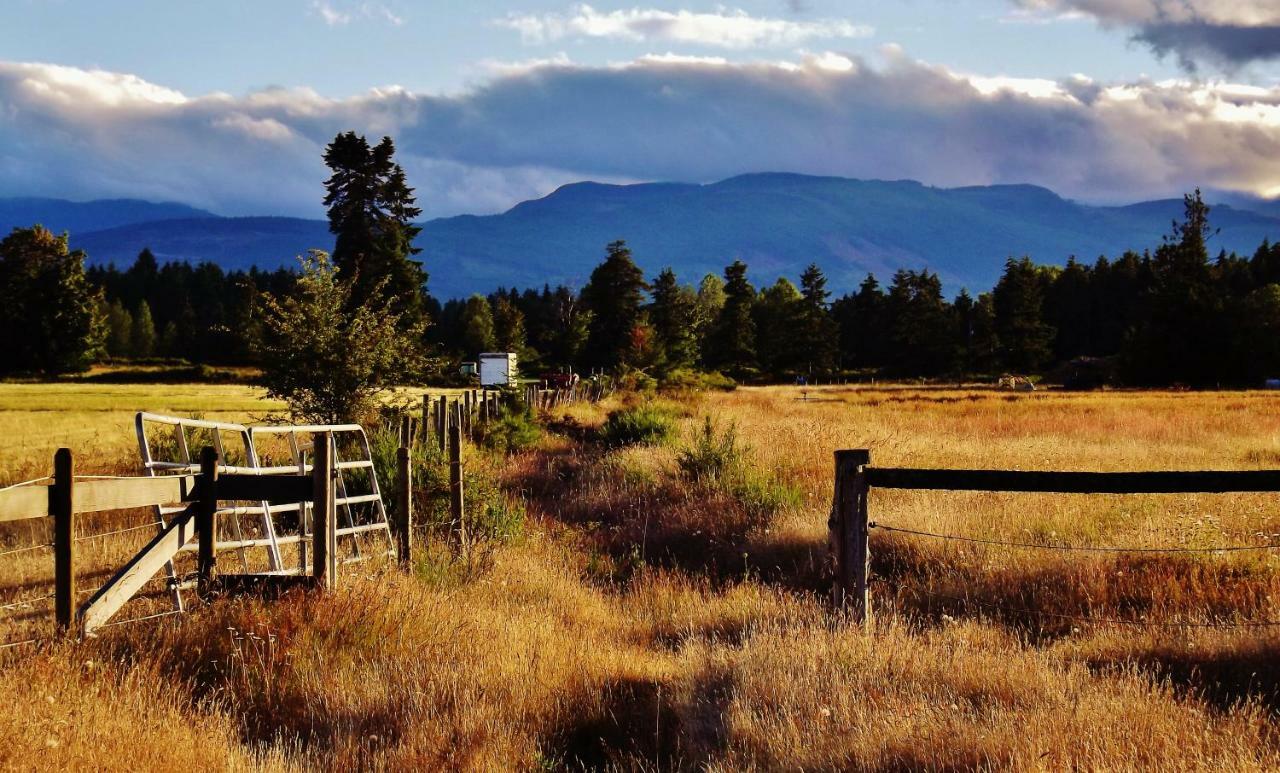 Paradise Acres Ranch Nanoose Bay Exterior photo